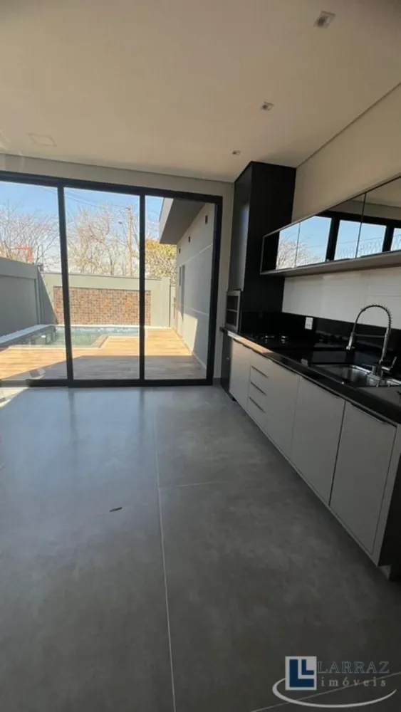 Casa, 3 quartos, 196 m² - Foto 1