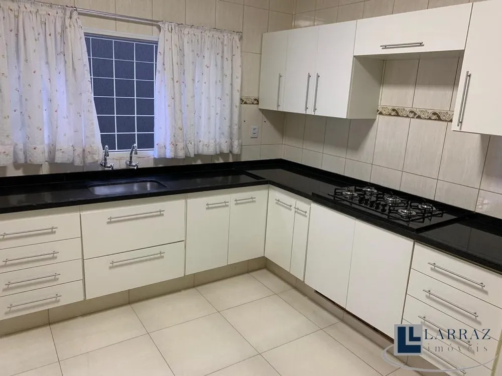 Casa, 3 quartos, 222 m² - Foto 2