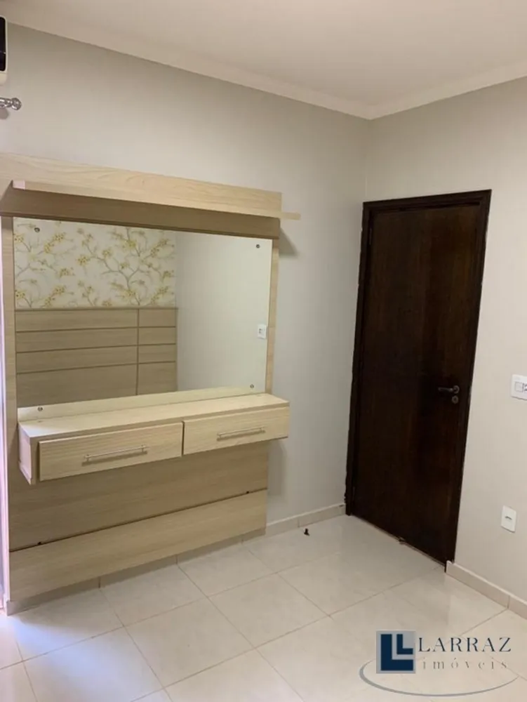 Casa, 3 quartos, 222 m² - Foto 1