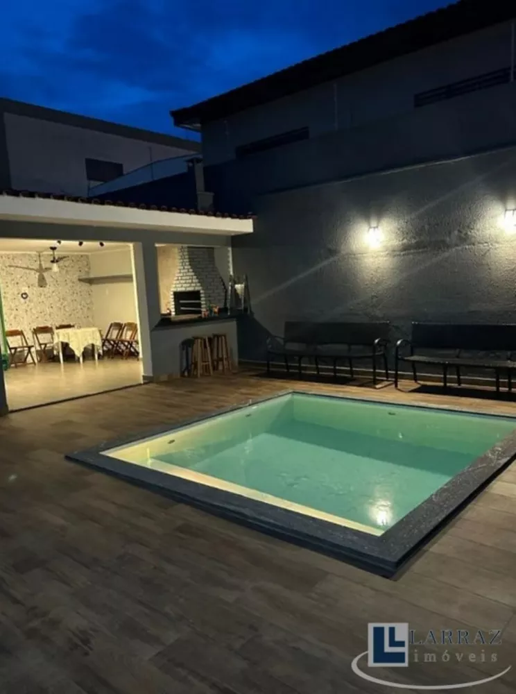 Casa, 5 quartos, 273 m² - Foto 1