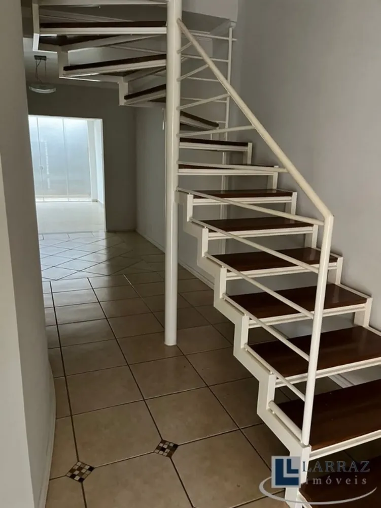 Casa, 4 quartos, 161 m² - Foto 1