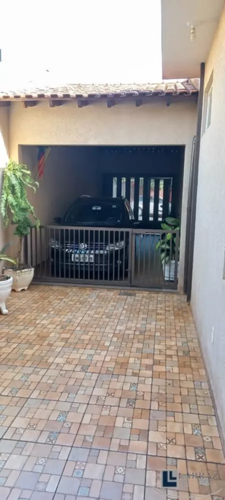 Casa, 3 quartos, 242 m² - Foto 1