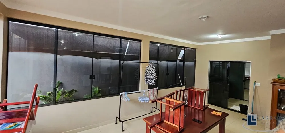 Casa, 3 quartos, 226 m² - Foto 2