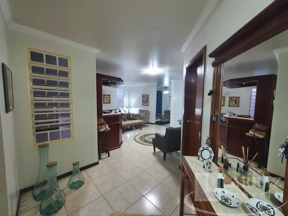 Casa, 4 quartos, 330 m² - Foto 1
