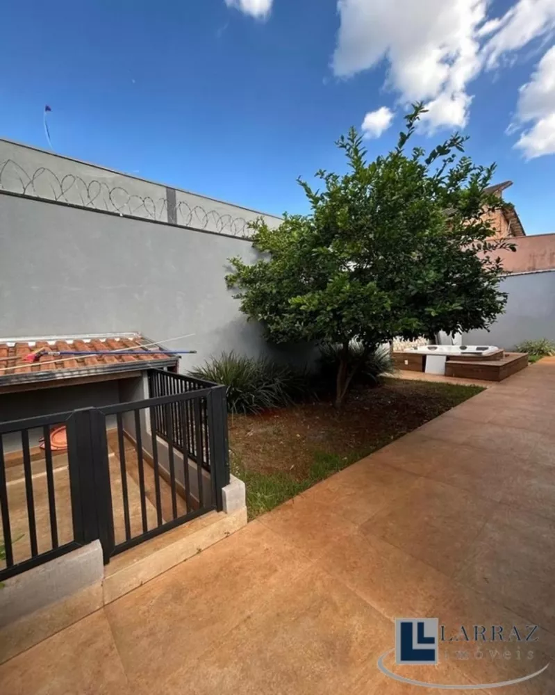 Casa, 3 quartos, 218 m² - Foto 2