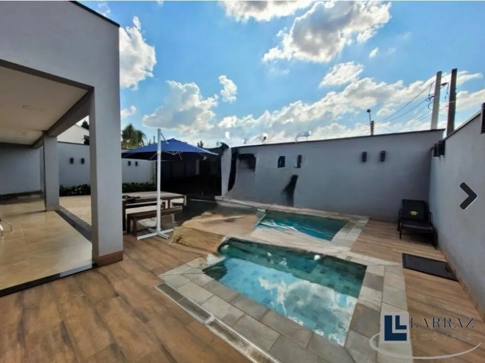 Casa, 3 quartos, 218 m² - Foto 1