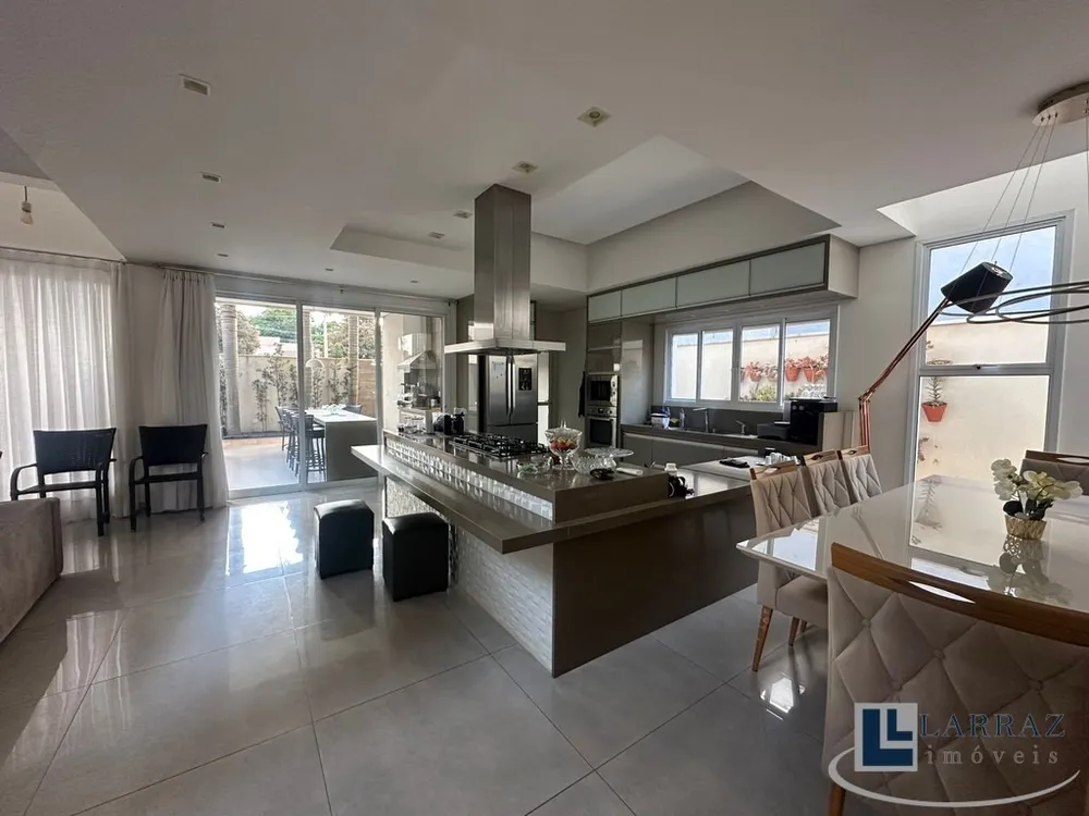 Casa, 3 quartos, 284 m² - Foto 1