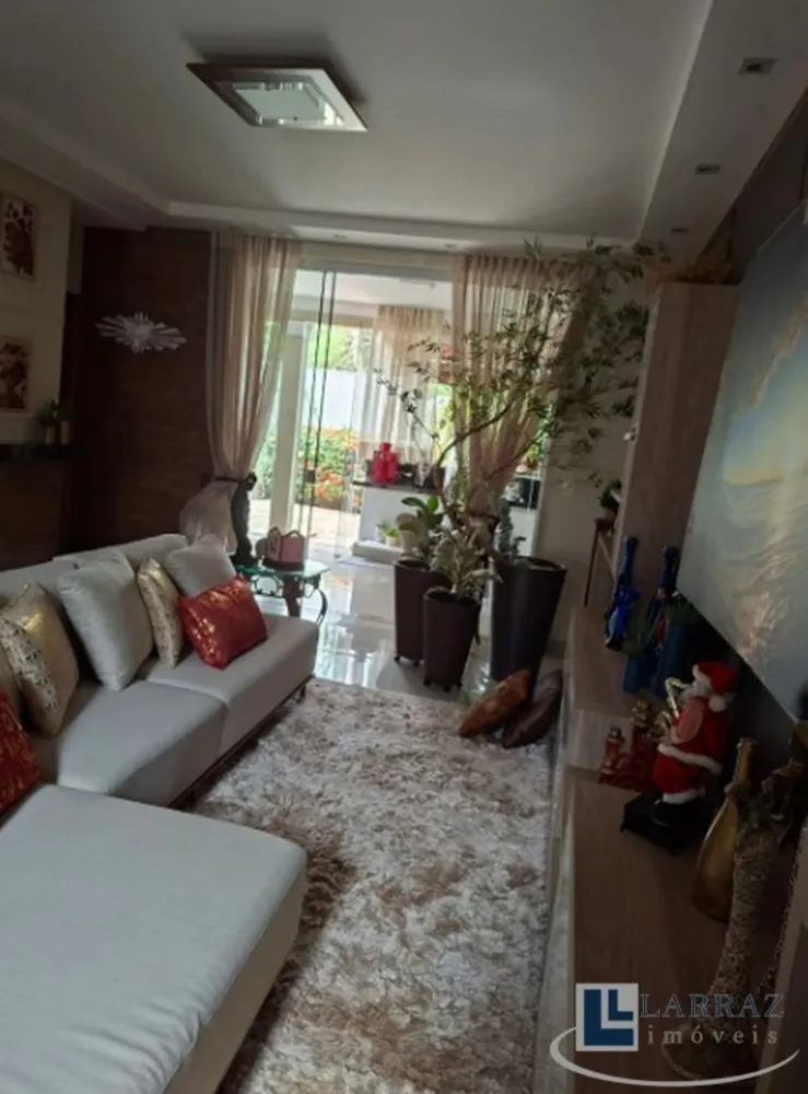 Casa, 4 quartos, 207 m² - Foto 1