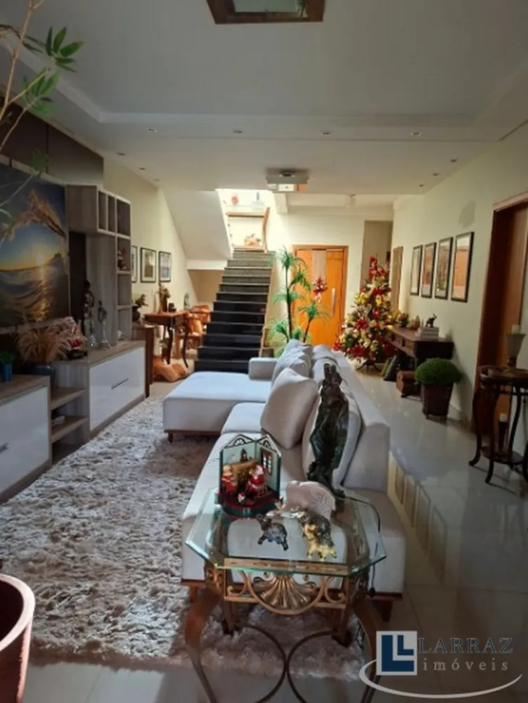 Casa, 4 quartos, 207 m² - Foto 3