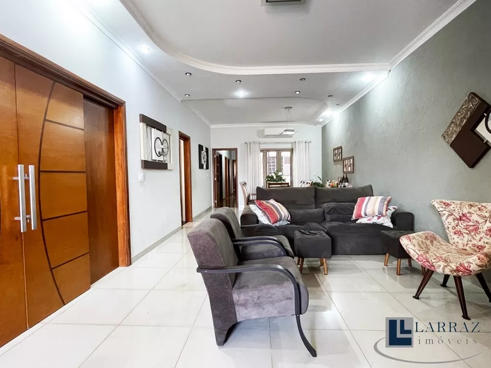 Casa, 3 quartos, 225 m² - Foto 1