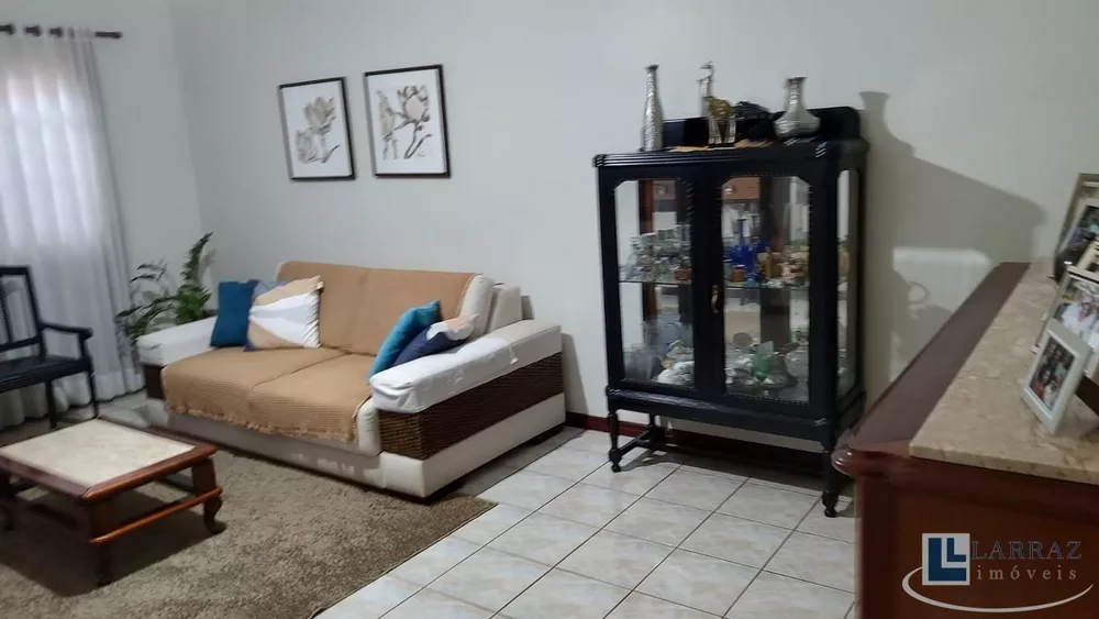 Casa, 2 quartos, 211 m² - Foto 1