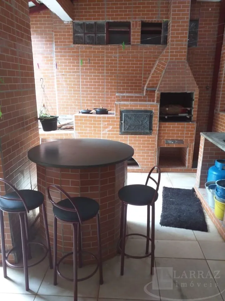 Sobrado, 3 quartos, 240 m² - Foto 1