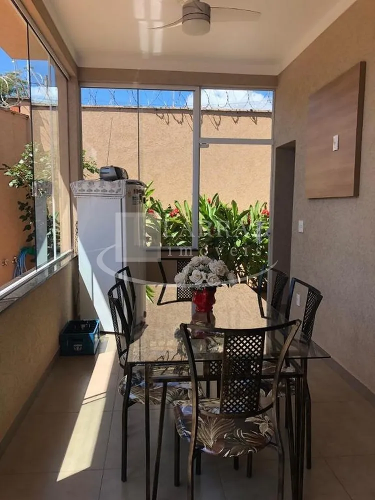 Casa, 3 quartos, 220 m² - Foto 2
