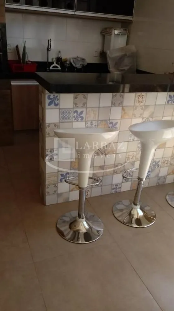 Casa, 3 quartos, 220 m² - Foto 1