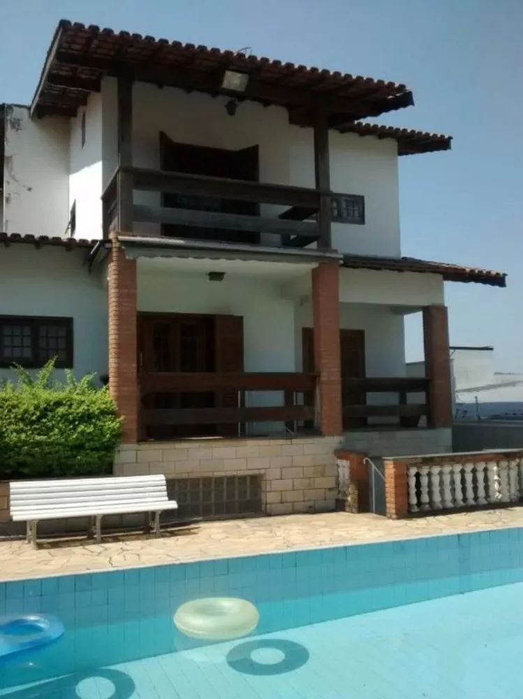 Casa à venda com 4 quartos, 356m² - Foto 1