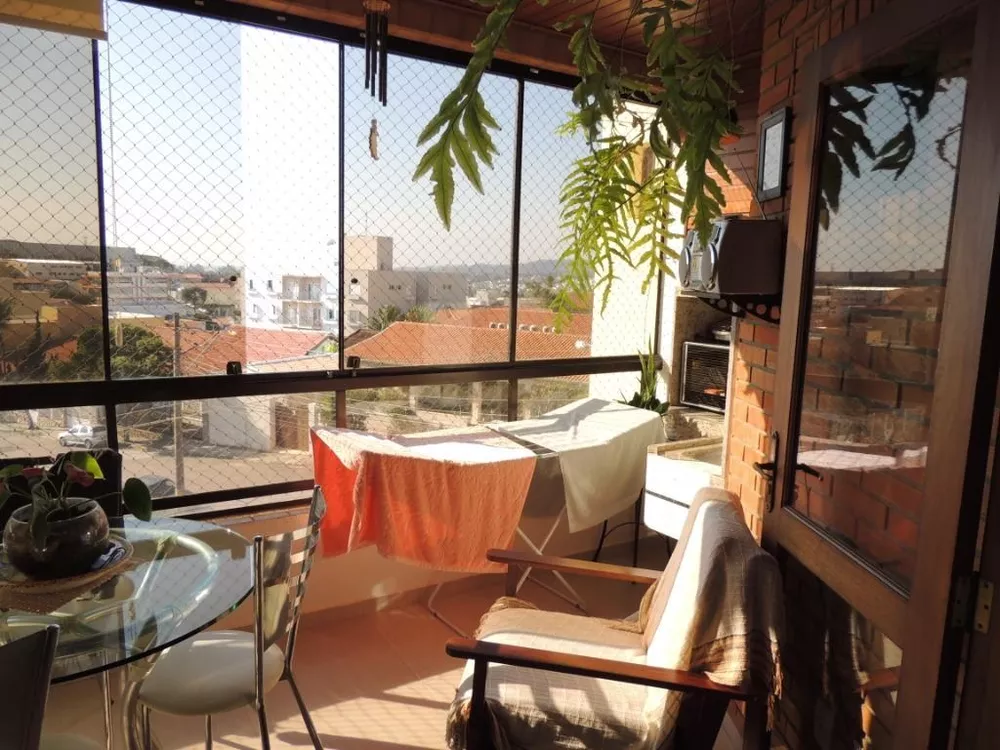 Apartamento à venda com 3 quartos, 180m² - Foto 2