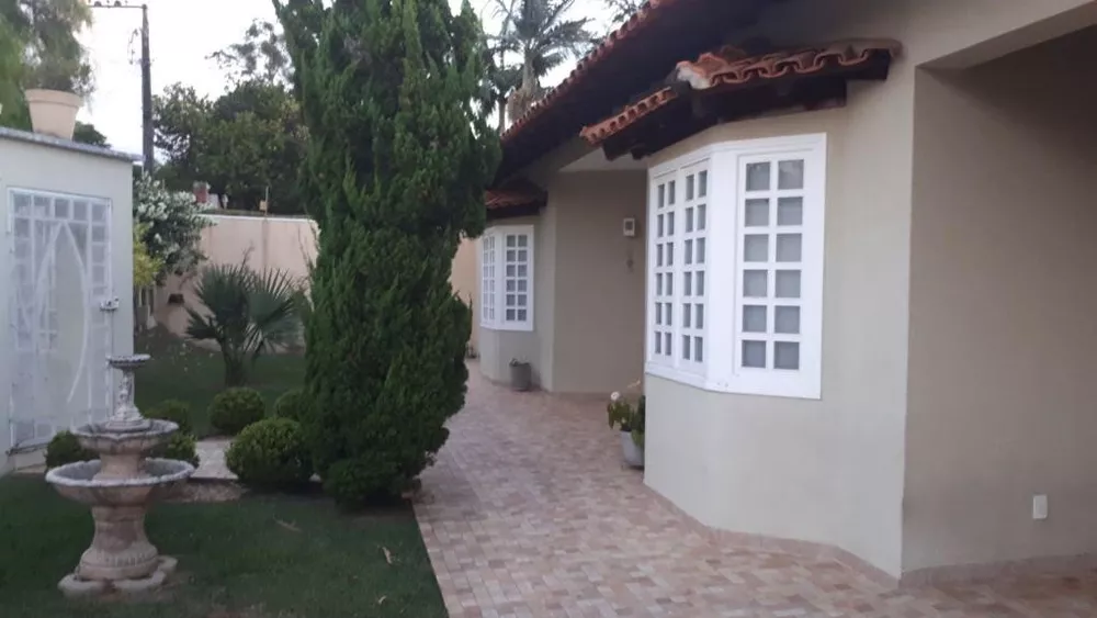 Casa à venda com 4 quartos, 334m² - Foto 1