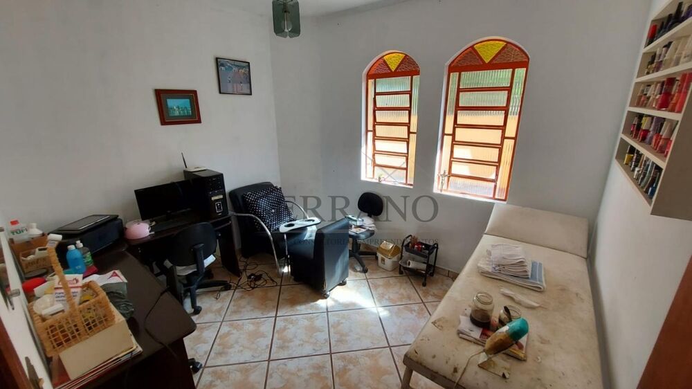 Casa, 4 quartos, 236 m² - Foto 1