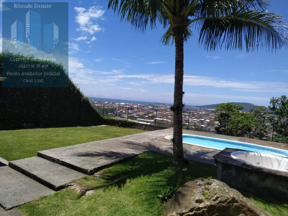 Casa, 4 quartos, 270 m² - Foto 1