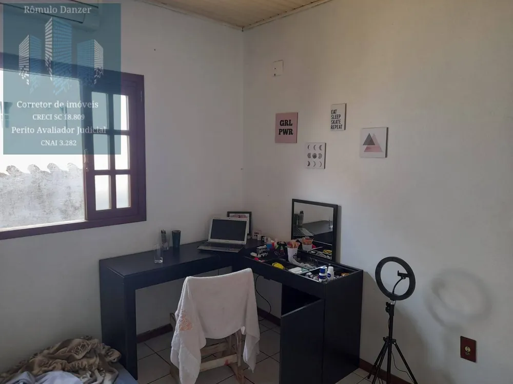 Casa, 6 quartos, 195 m² - Foto 1