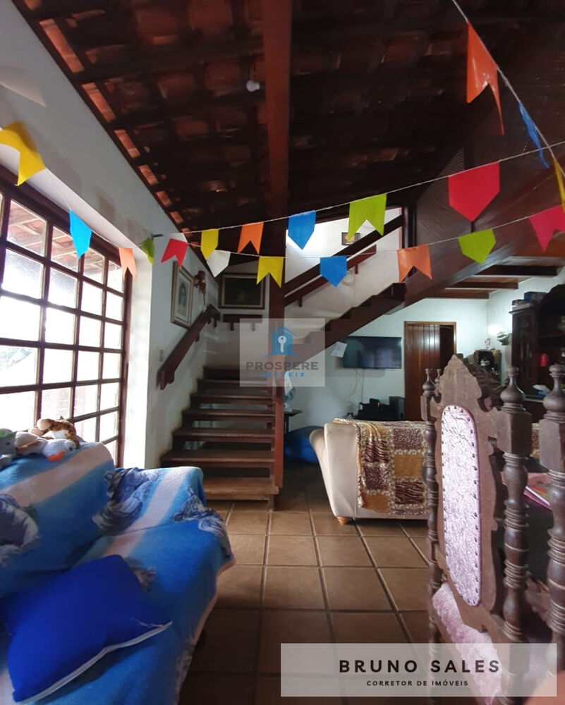 Casa à venda com 6 quartos, 191m² - Foto 2