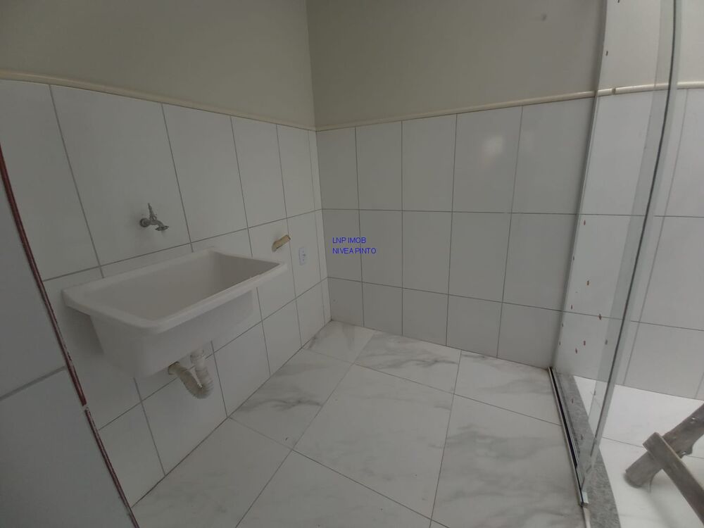 Casa à venda com 2 quartos, 50m² - Foto 2