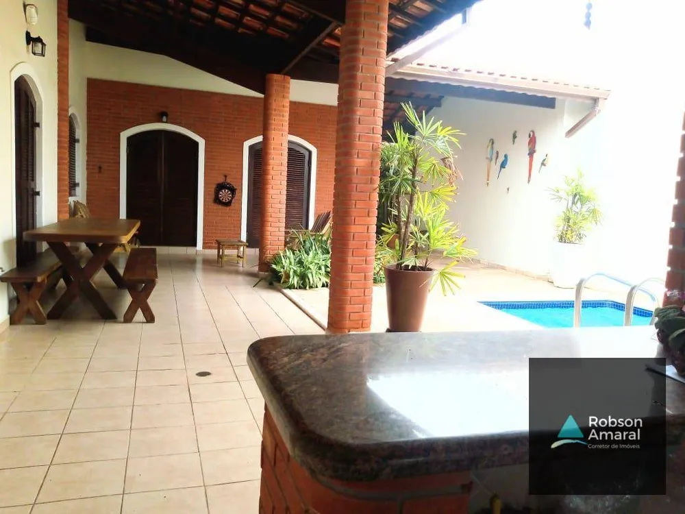 Casa, 5 quartos, 212 m² - Foto 4