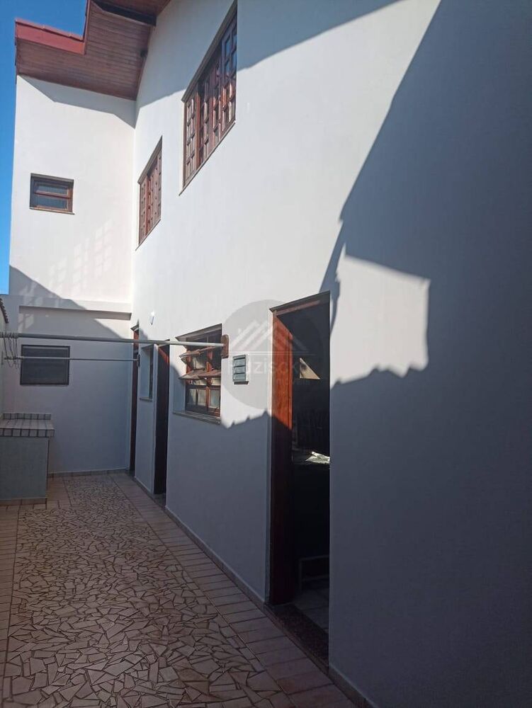 Casa à venda com 5 quartos, 228m² - Foto 8