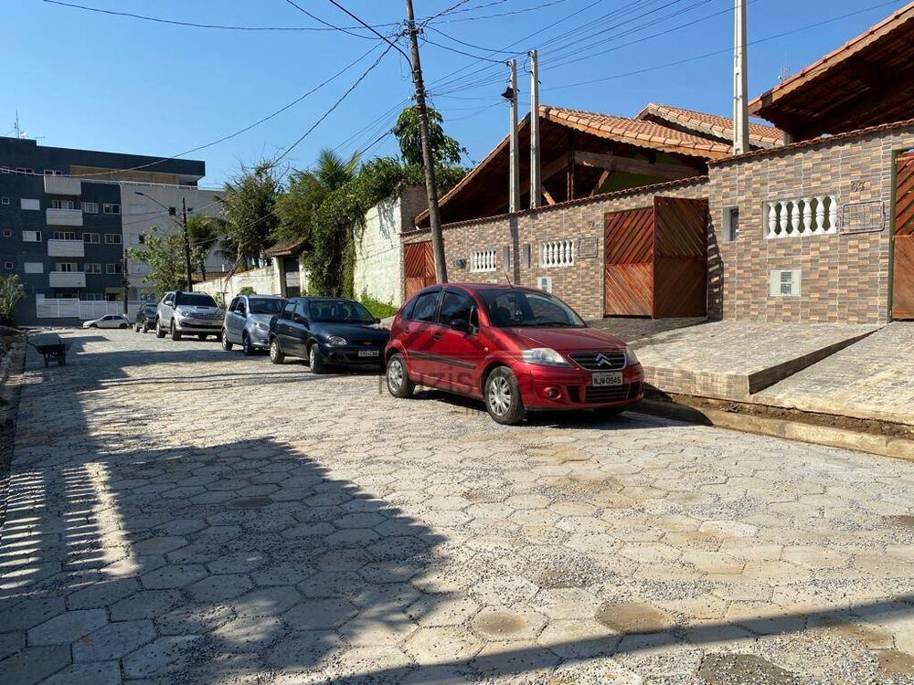 Casa à venda com 2 quartos, 76m² - Foto 1