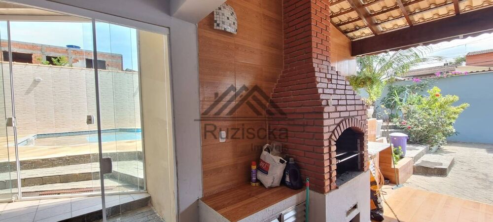 Casa, 6 quartos, 210 m² - Foto 1