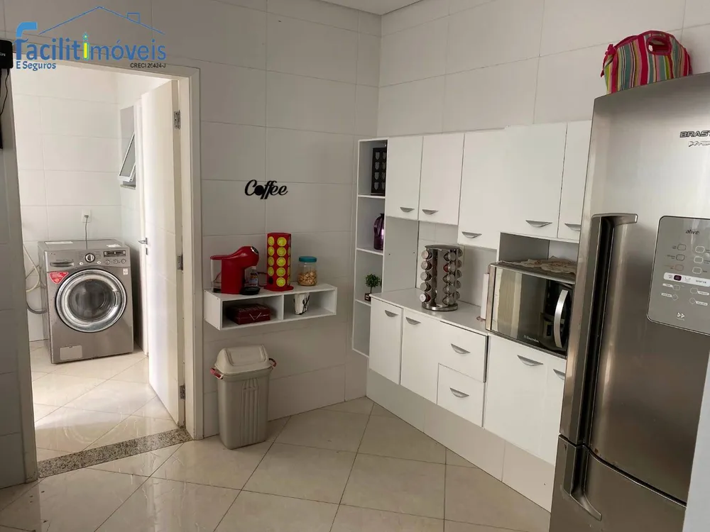 Casa, 3 quartos, 239 m² - Foto 1