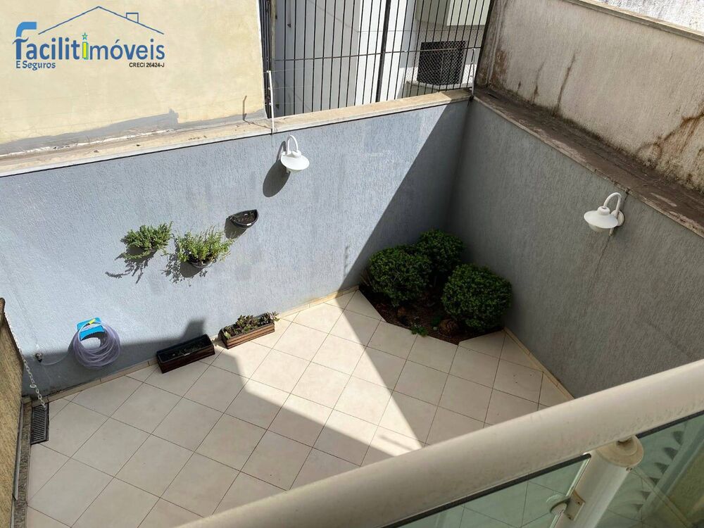 Casa, 3 quartos, 239 m² - Foto 1