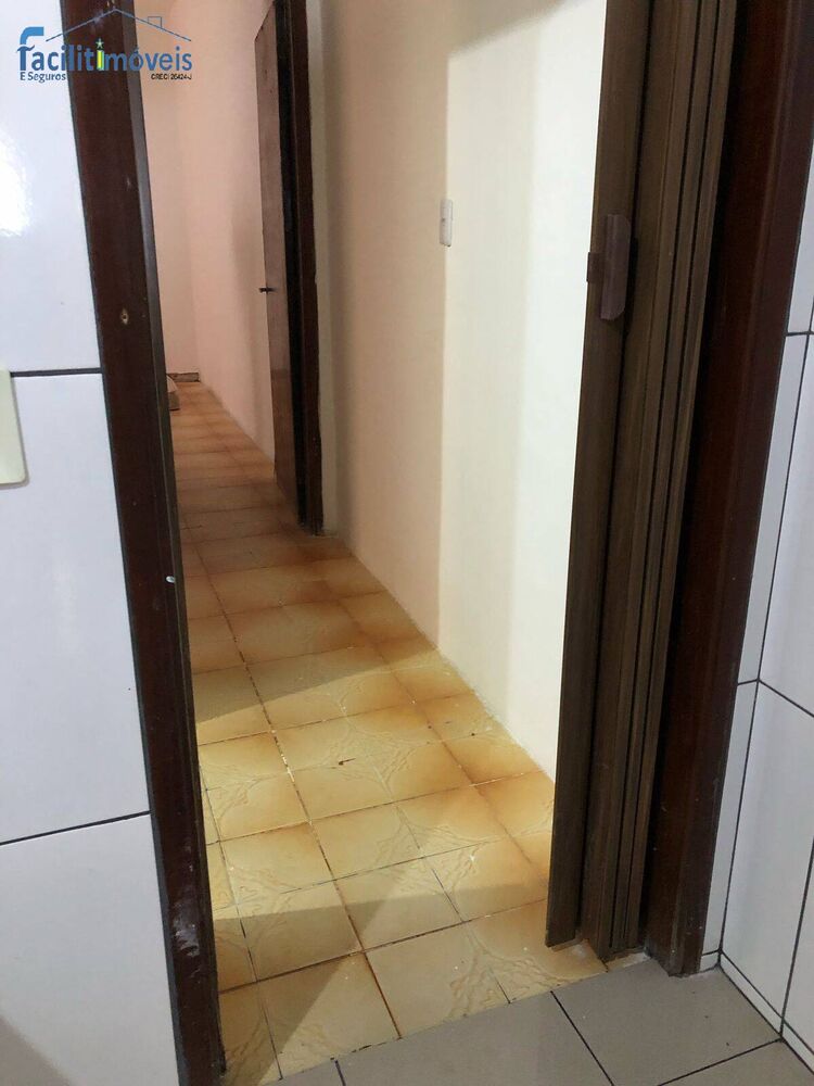 Casa para alugar com 2 quartos, 250m² - Foto 6
