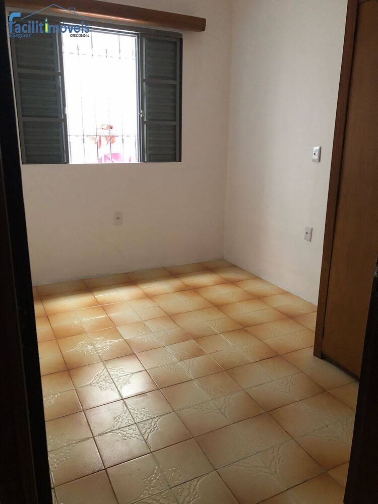 Casa para alugar com 2 quartos, 250m² - Foto 5