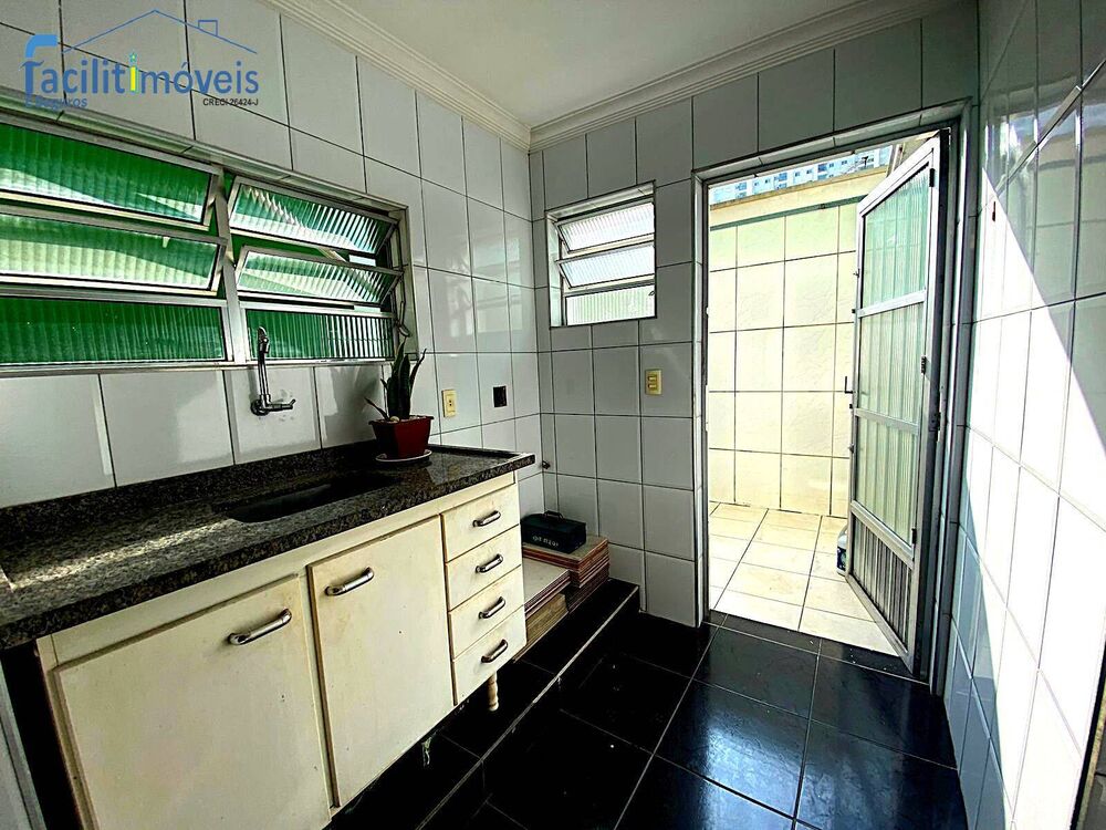 Casa, 4 quartos, 180 m² - Foto 1