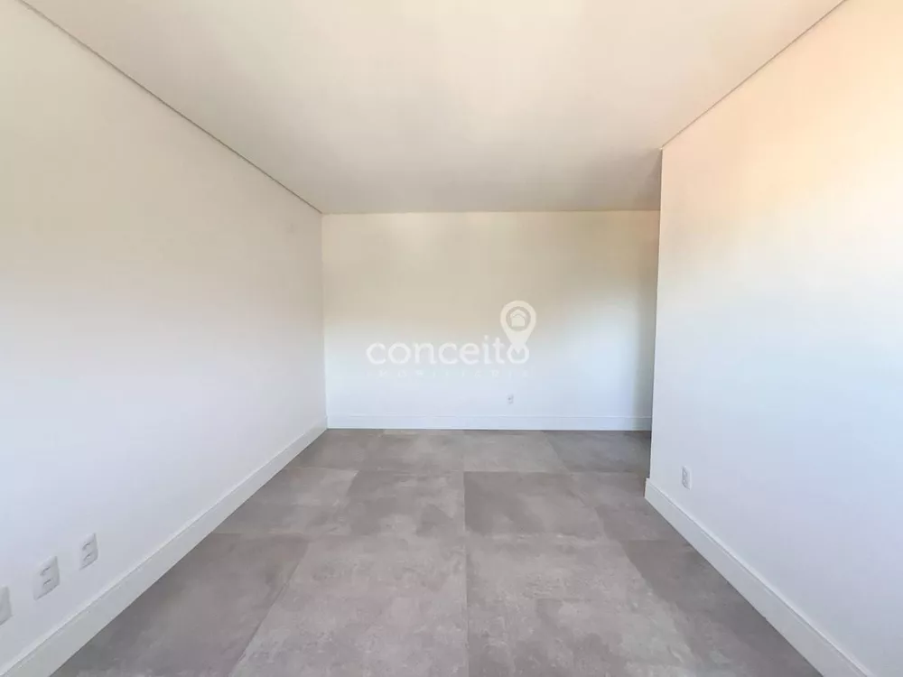 Apartamento, 3 quartos, 194 m² - Foto 1