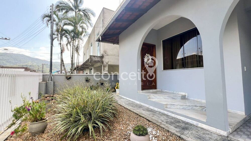 Casa à venda com 4 quartos, 200m² - Foto 3