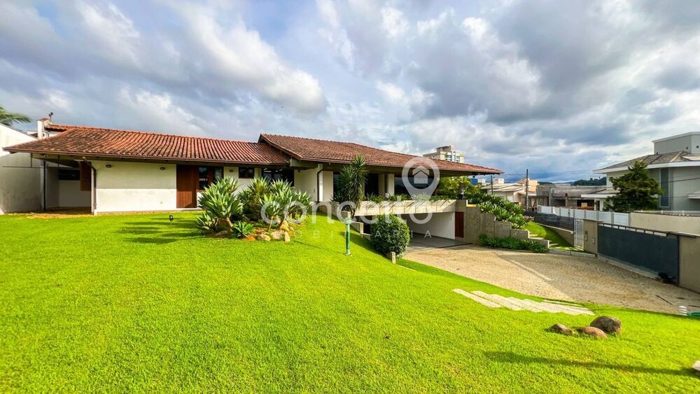 Casa à venda com 4 quartos, 540m² - Foto 1