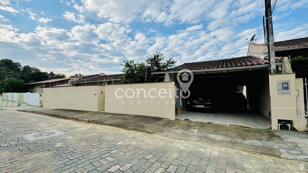 Casa à venda com 4 quartos, 267m² - Foto 1