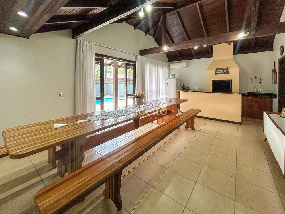 Casa, 3 quartos, 248 m² - Foto 1