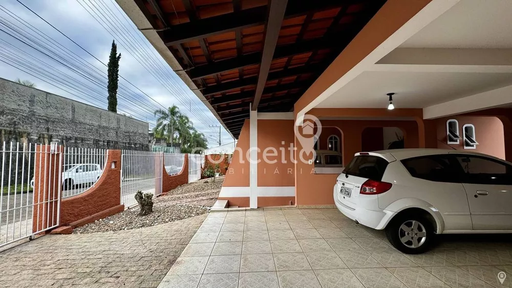 Casa à venda com 4 quartos, 318m² - Foto 1