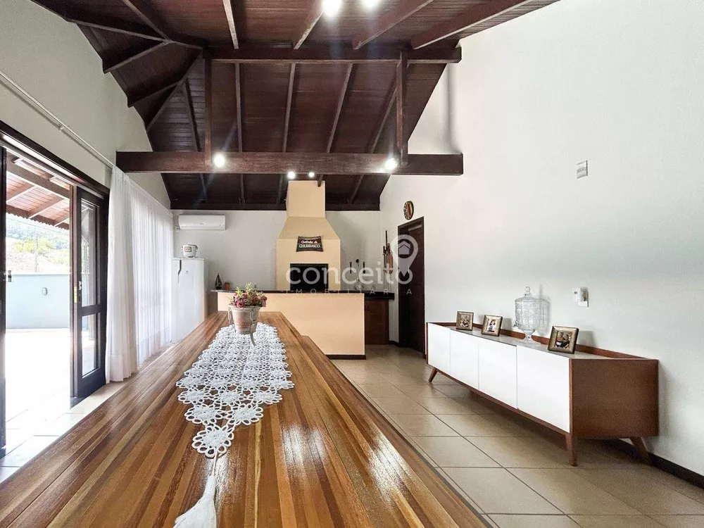 Casa, 3 quartos, 248 m² - Foto 1