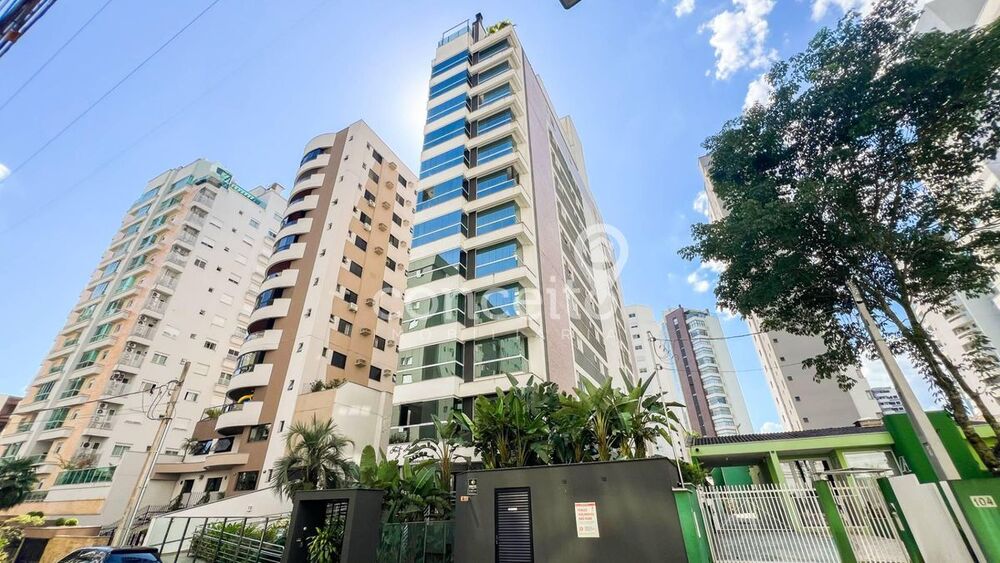 Apartamento à venda com 3 quartos, 164m² - Foto 1