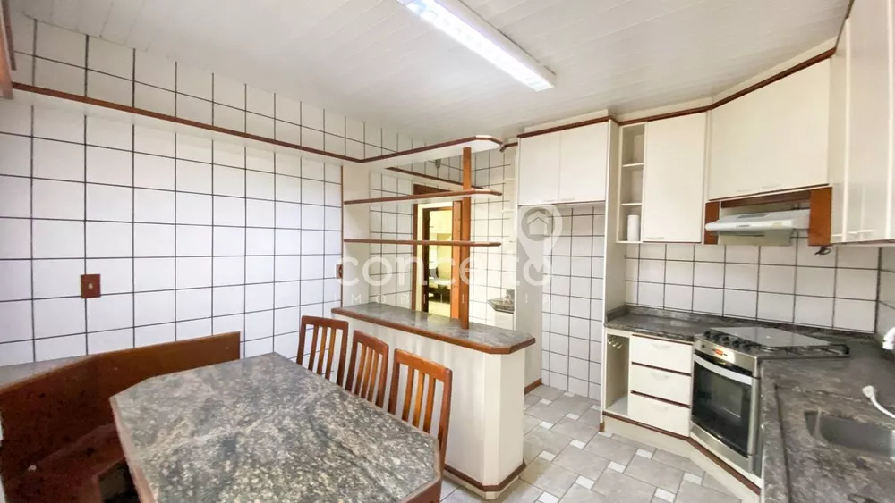 Casa para alugar com 3 quartos, 197m² - Foto 2