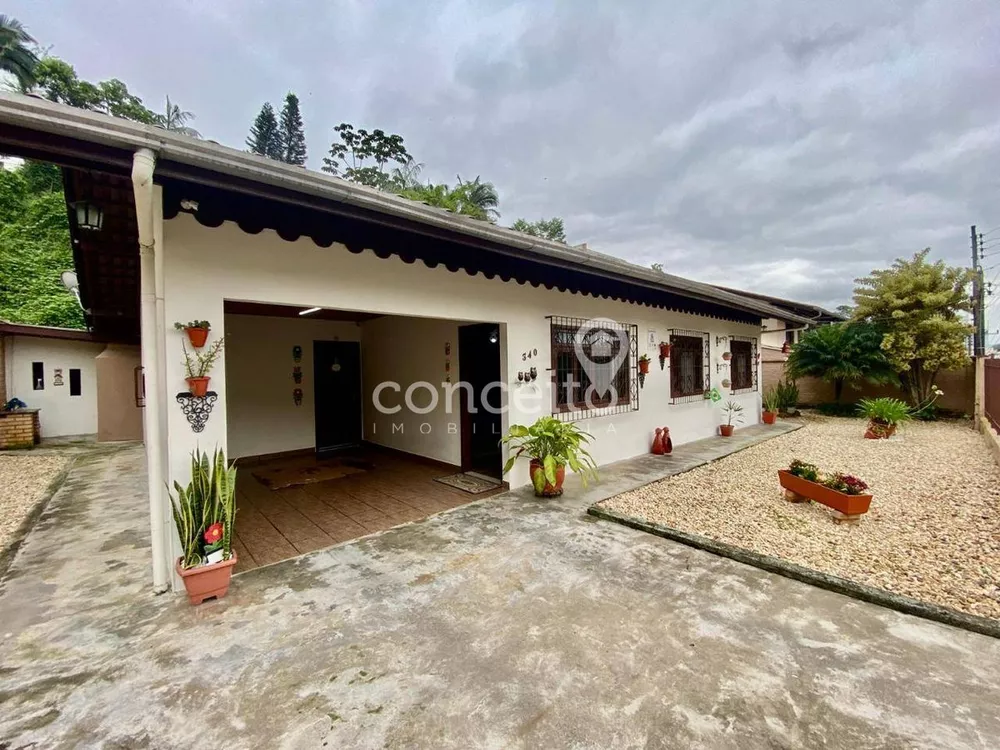 Casa à venda com 4 quartos, 131m² - Foto 2