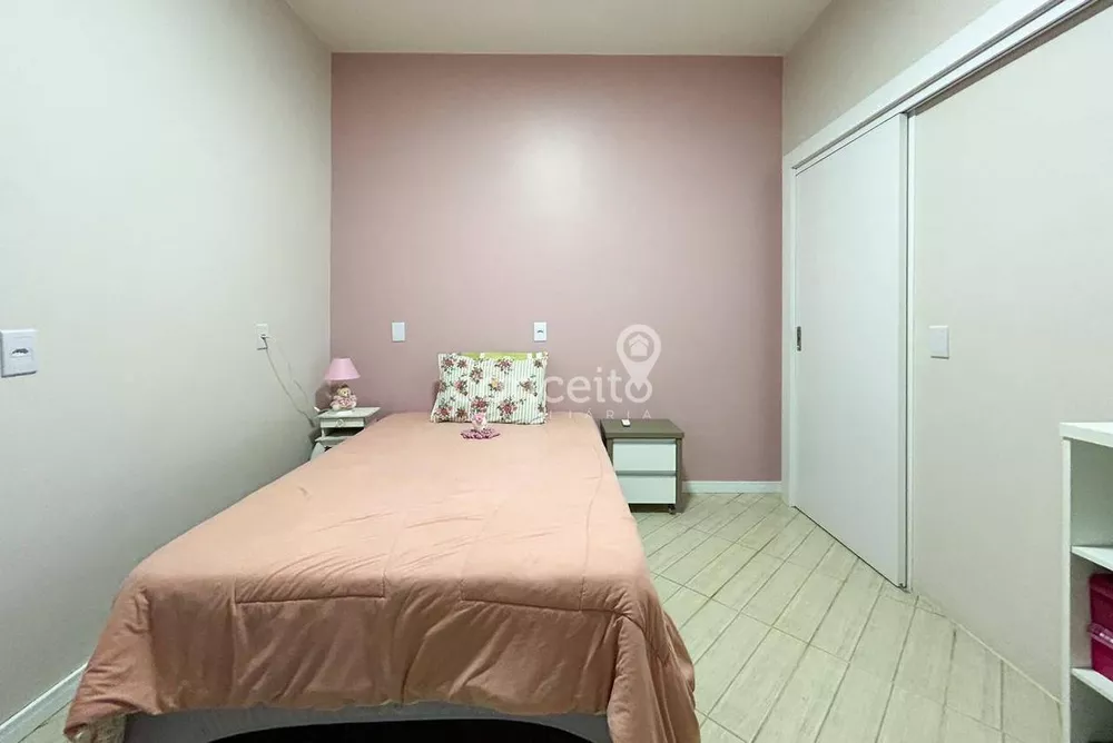 Casa, 3 quartos, 222 m² - Foto 2