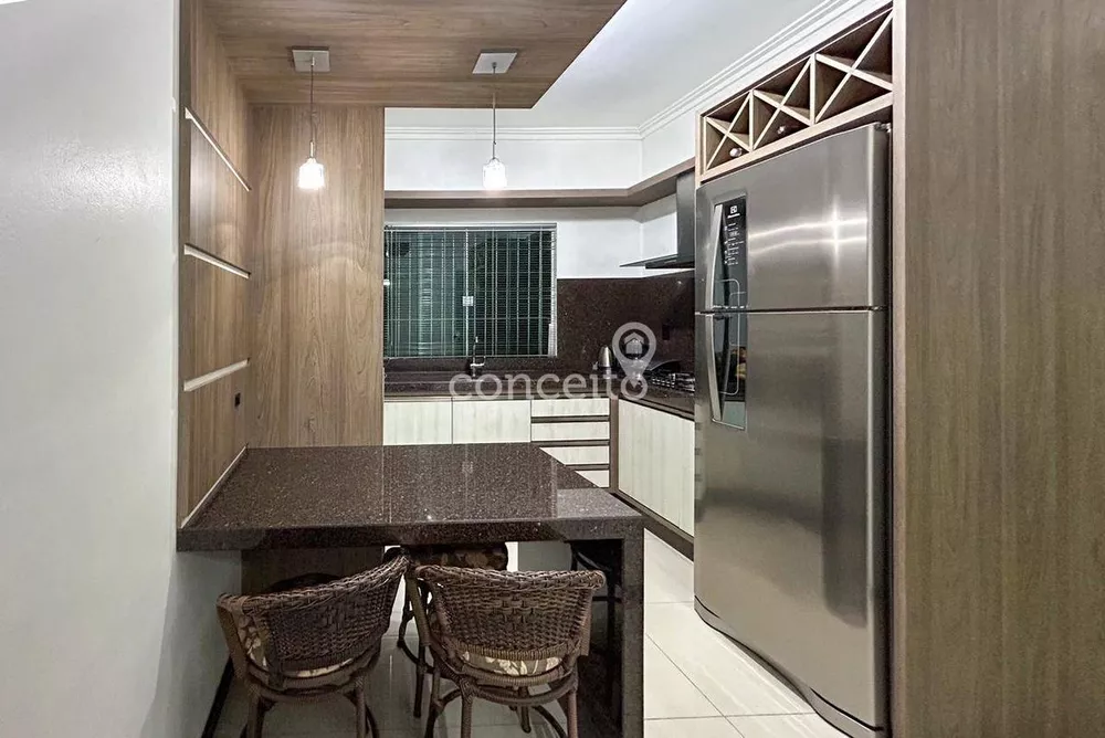 Casa, 3 quartos, 222 m² - Foto 1