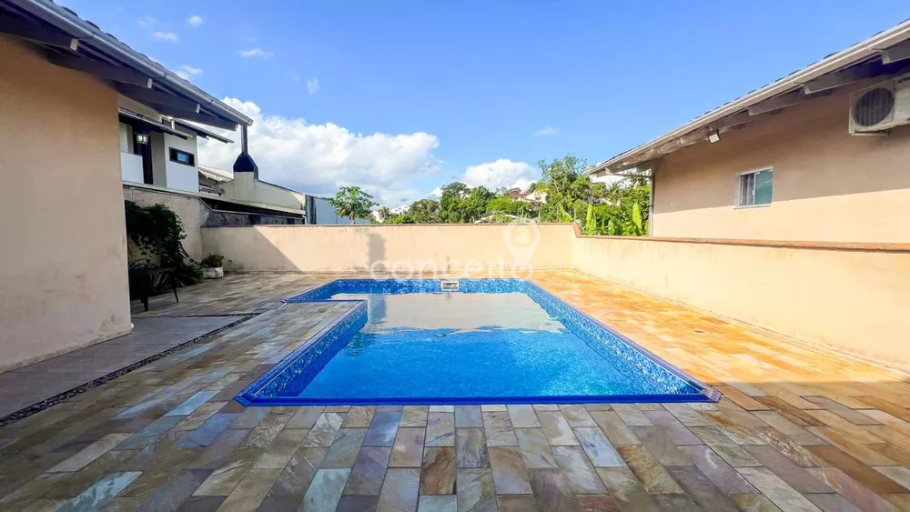 Casa, 4 quartos, 220 m² - Foto 1