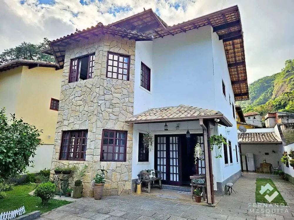 Casa, 4 quartos, 172 m² - Foto 1