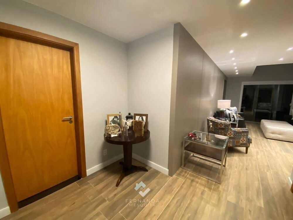 Casa de Condomínio à venda com 4 quartos, 253m² - Foto 2